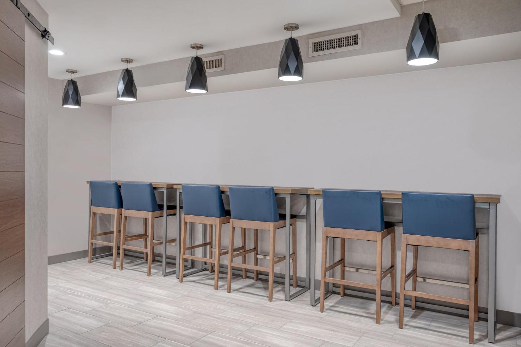 Holiday Inn Express & Suites Wadsworth By Ihg Exteriér fotografie