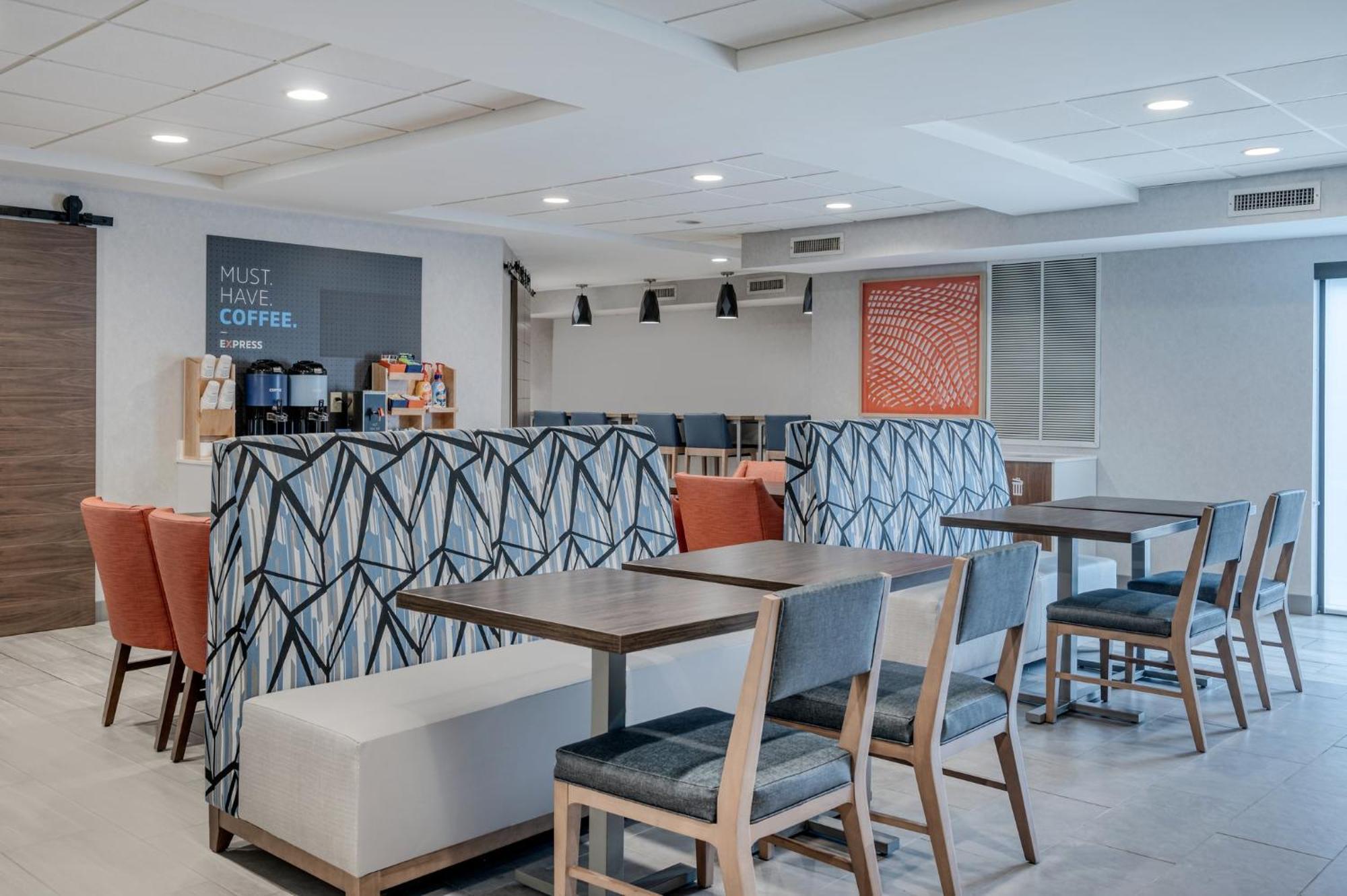 Holiday Inn Express & Suites Wadsworth By Ihg Exteriér fotografie